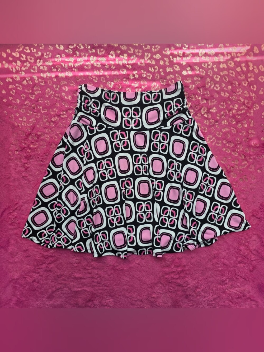 2000s Pink black minii skirt with a retro vibe